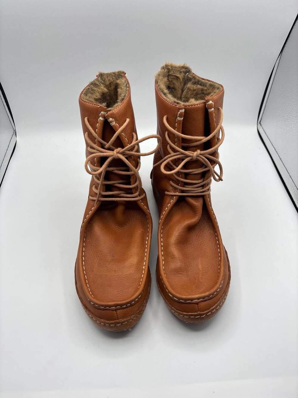 Vintage J. Shoes Women’s Leather Moccasins Fur Lined Size 9/9.5 US Lace up High